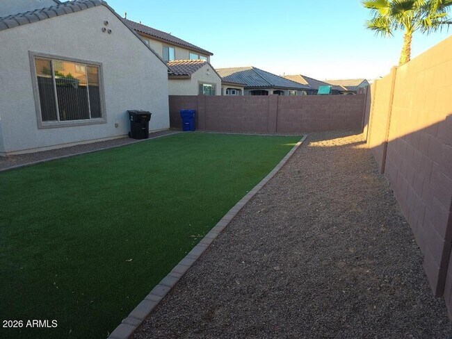 Building Photo - 16416 W Cottontail Ln
