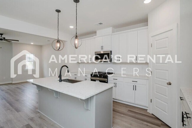 Building Photo - Modern Elegance at Unali Townes!