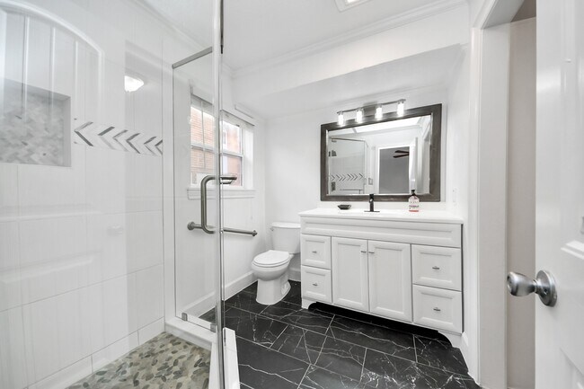 Building Photo - 5542 Holly St