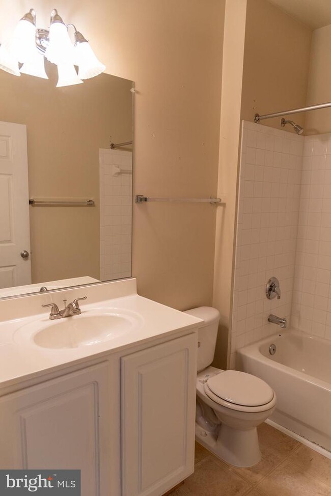 Building Photo - 42425 Goldenseal Square