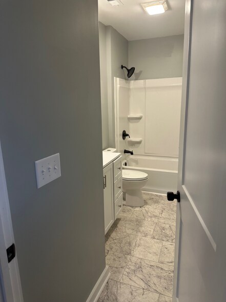 Building Photo - 316 Valley View Dr