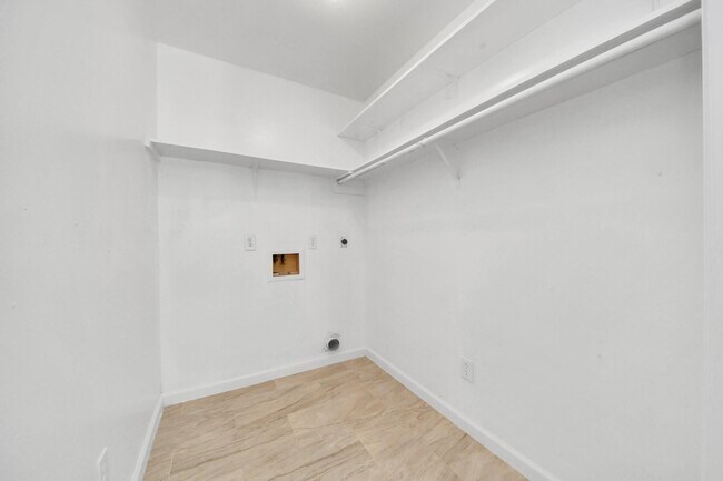 Building Photo - 5103 Karu Dr