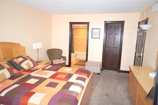 Building Photo - 525 N Ocean Blvd