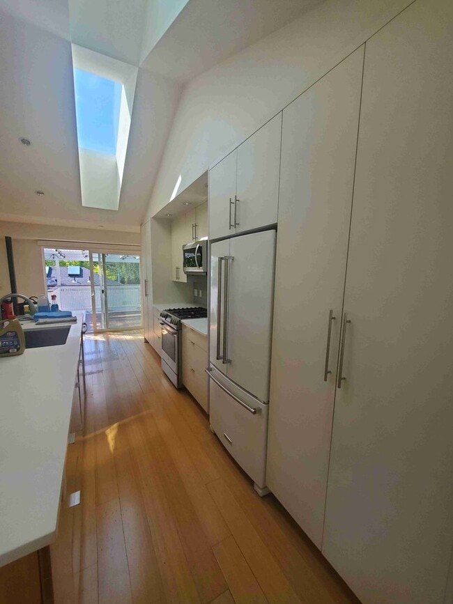 Building Photo - Prime Wallingford location 4 bed, 3 bath w...