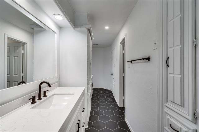 Building Photo - 3403 Sheffield Dr