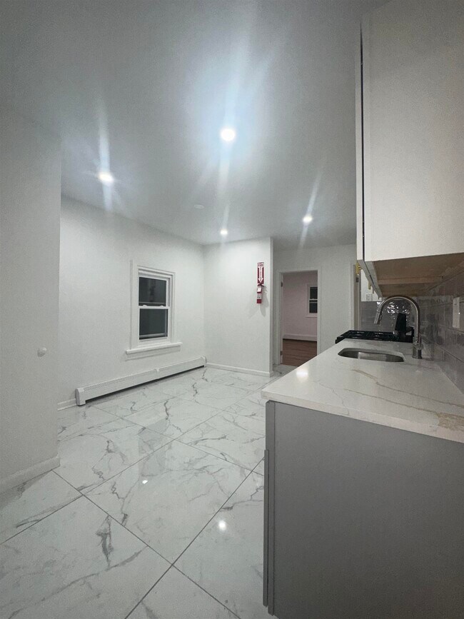 Building Photo - 23 Valley Pl