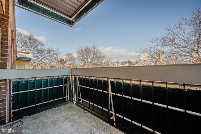 Building Photo - 6141 Leesburg Pike