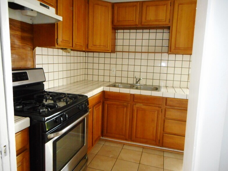 Building Photo - 4267 Van Nuys Blvd