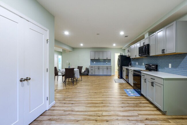 Building Photo - 42047 Darlene Pl