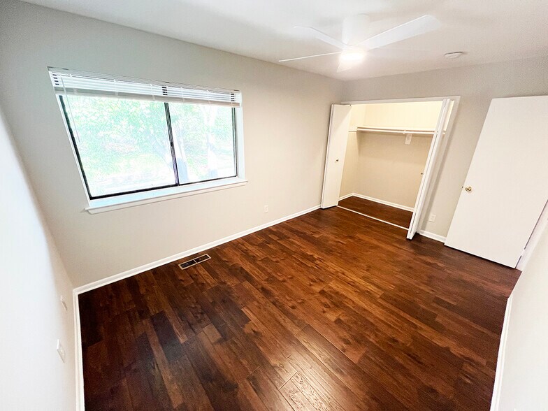 Building Photo - 3069 Hawthorne Dr NE