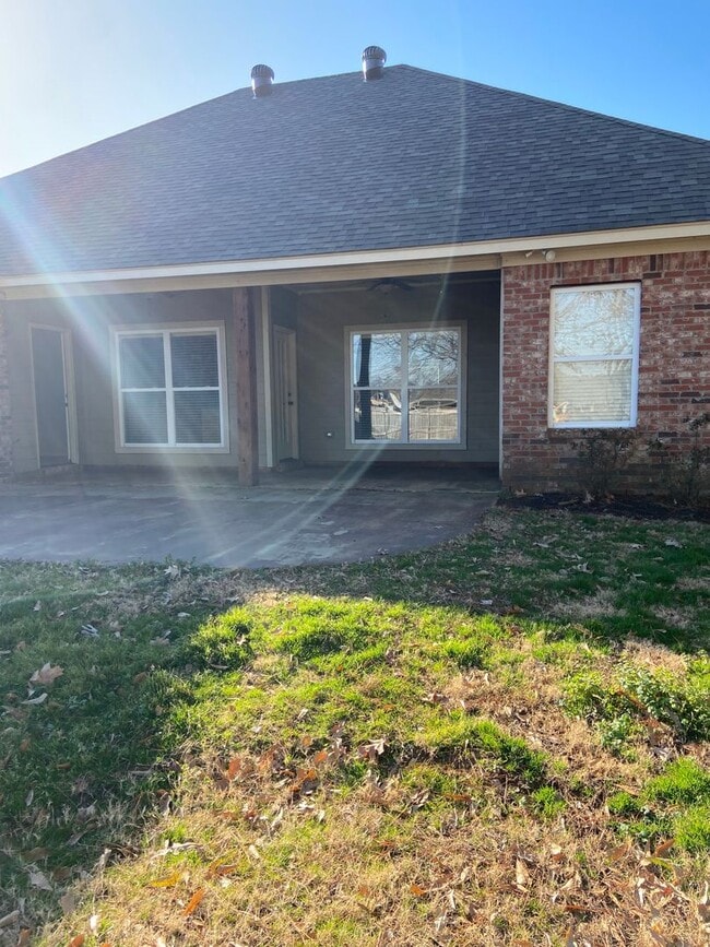 Building Photo - A must have in Canton, MS!!