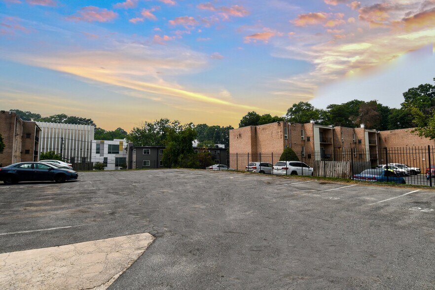 Building Photo - 4116 Ames St NE