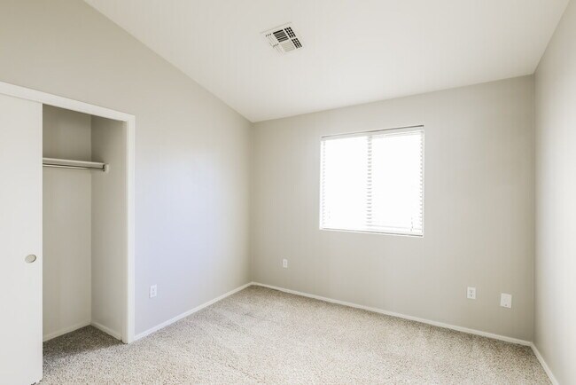 Building Photo - 6737 W Greenland Ct