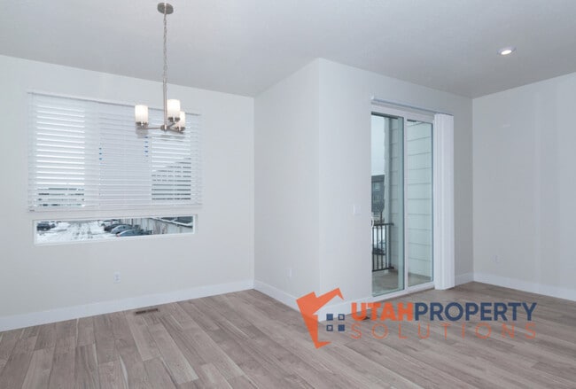 Building Photo - 388 S 980 W