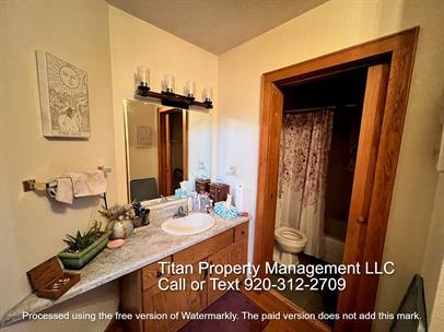 Building Photo - 207 E Irving Ave