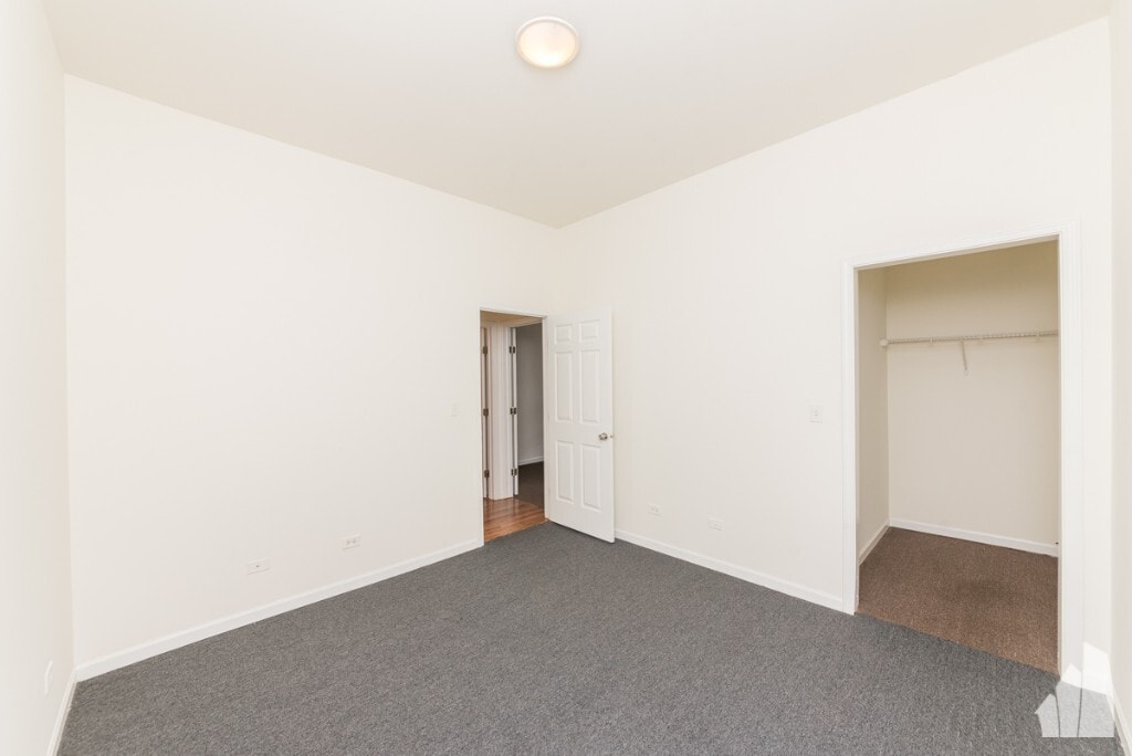 Building Photo - 2833 W Medill Ave