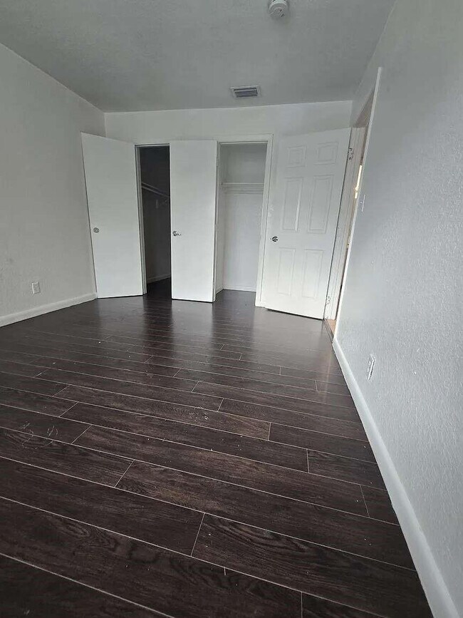 Building Photo - 2719 NW 39th Terrace