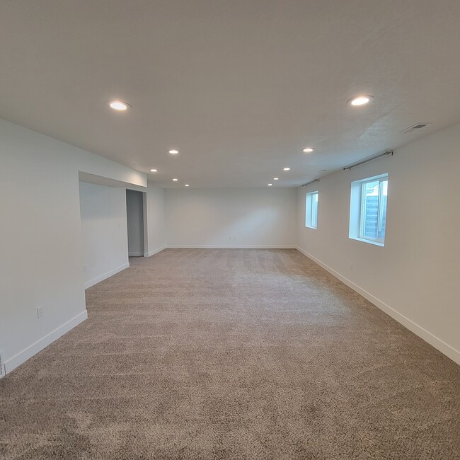 Building Photo - 2496 W Glover Ln