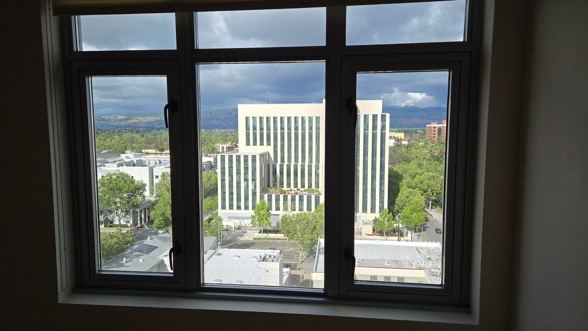 Living room view of San Jose Eastern Hills - 175 W Saint James St