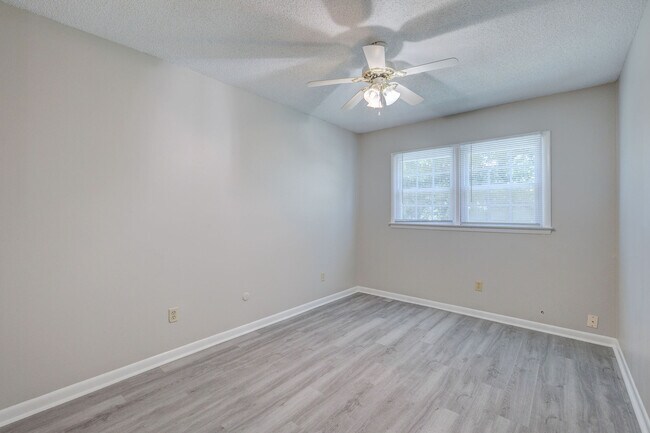 Building Photo - 213 El Ogden Dr