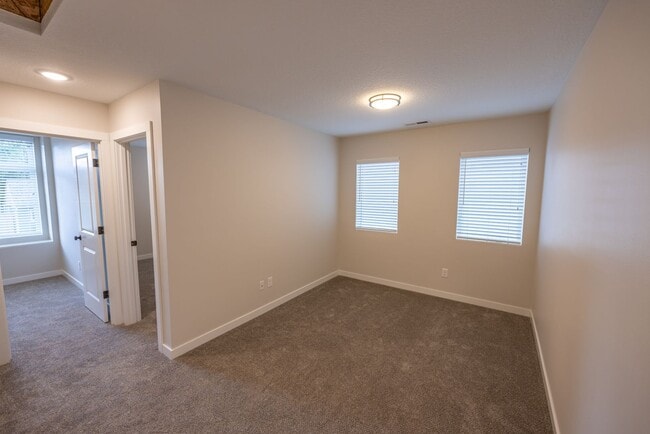 Building Photo - 3 bedrooms with loft/office. Built in 2024