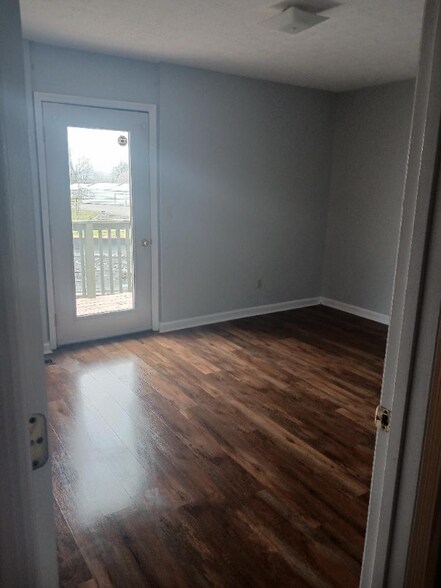 Building Photo - 378 River St