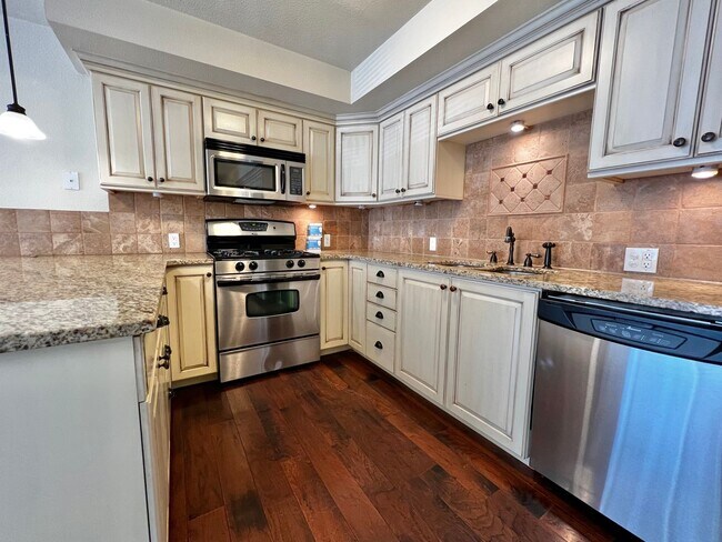 Primary Photo - Charming Home Near CSU Campus – Move-In Re...