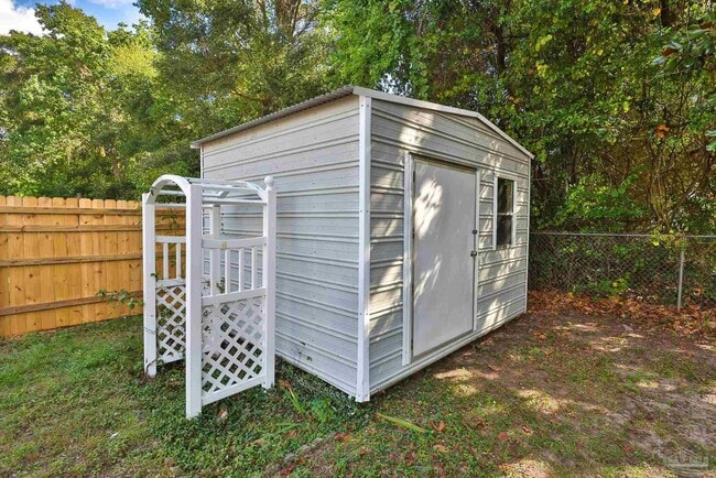 Building Photo - 3795 Summer Dr