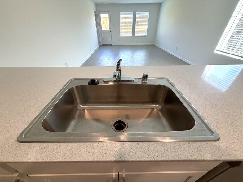 Building Photo - 2553 Guineas Ln