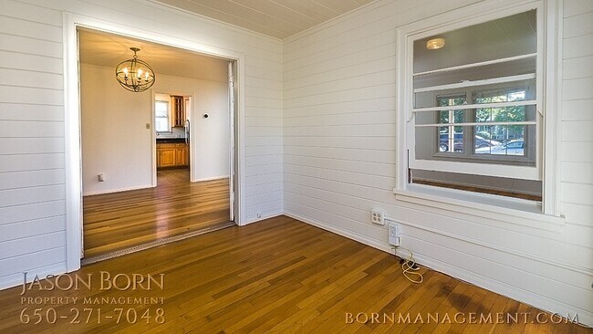 Building Photo - 1351 Chestnut St