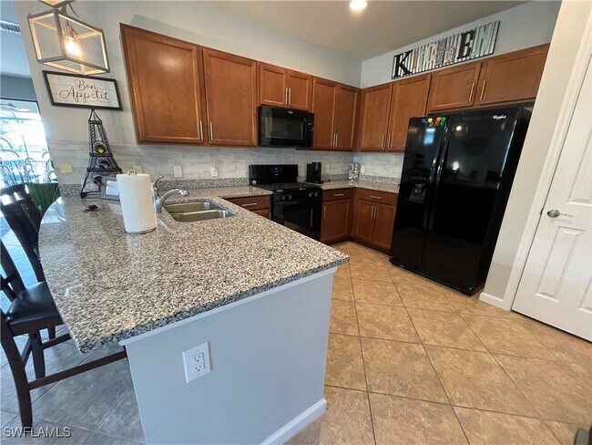 Building Photo - 7631 Jacaranda Ln