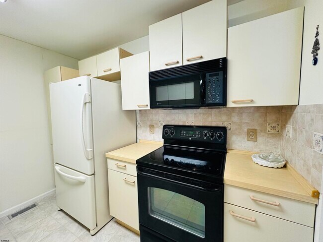 Building Photo - 550 Central Ave