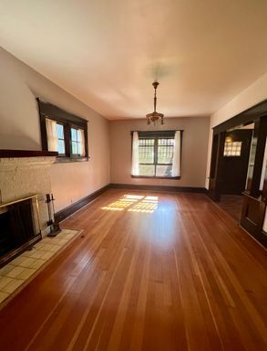 Building Photo - Beautiful 3 Bedroom Home in the Heart of Q...