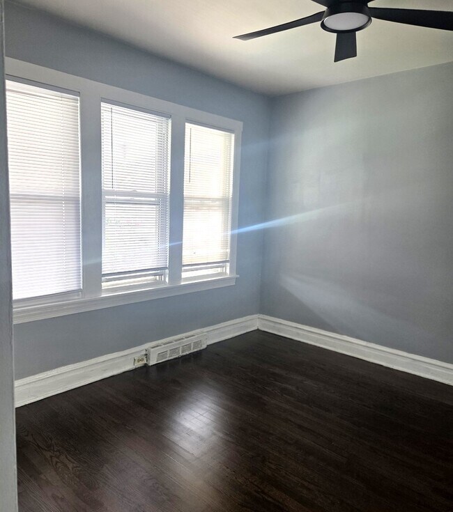 Building Photo - 2530 S 60th Ct