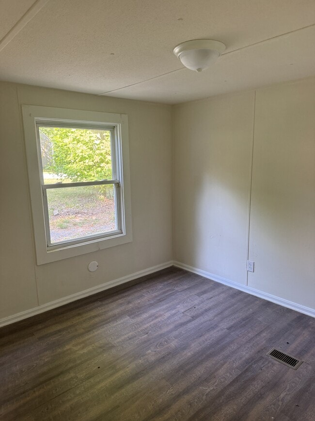 Building Photo - 245 Deerfoot Rd