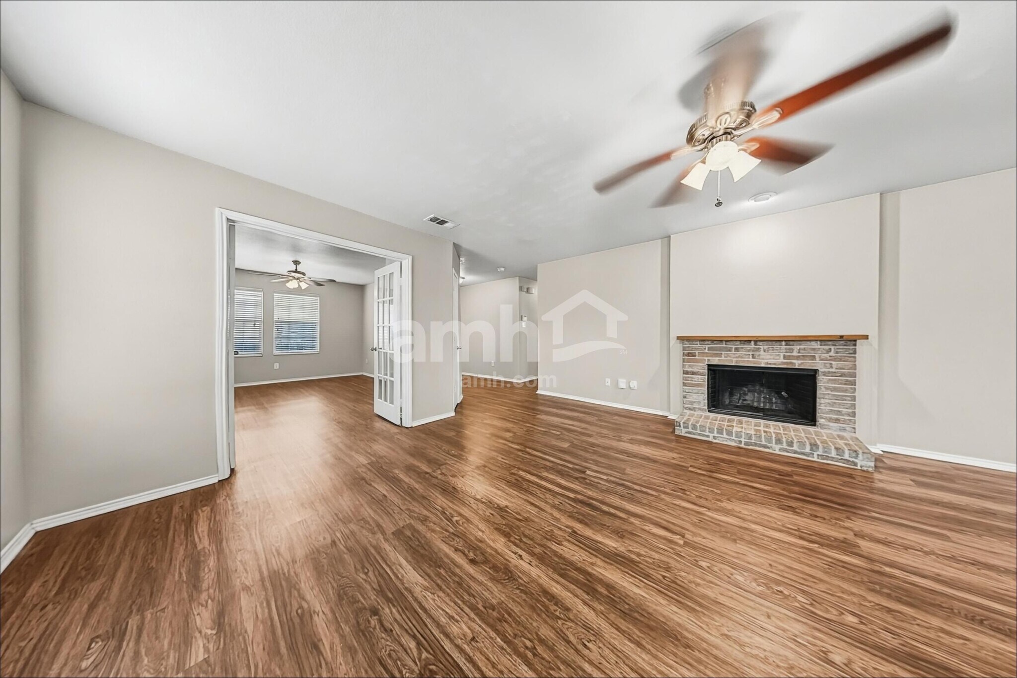 Building Photo - 301 Azalea Dr