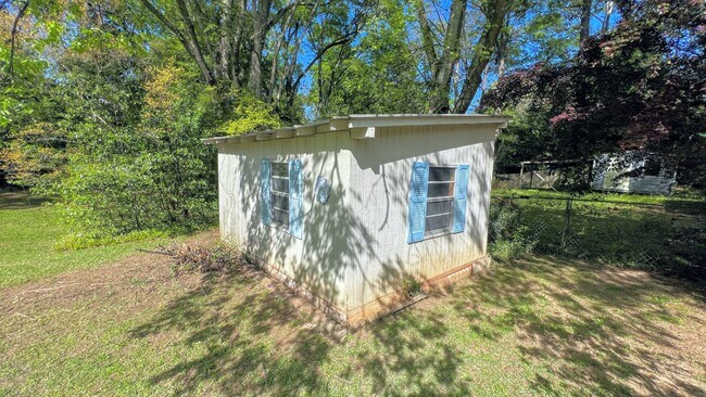 Building Photo - 3-Bedroom with so much to offer !