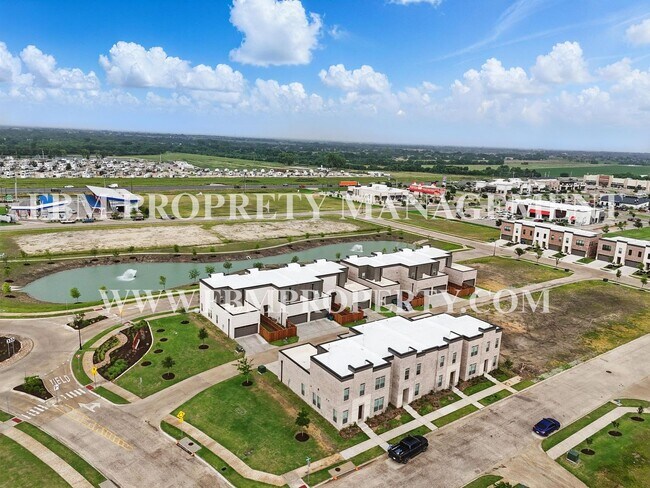 Building Photo - 2120 Layla Dr