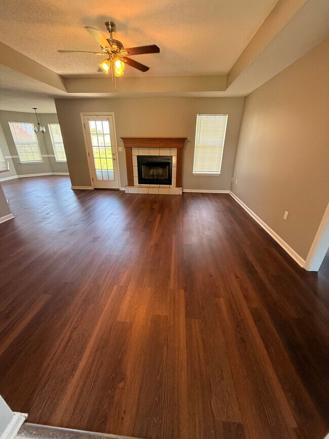 Building Photo - 3928 Laurelbrook Dr