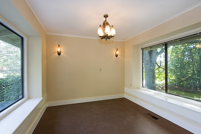 Building Photo - 604 West Galer Street - 2 bedrooms