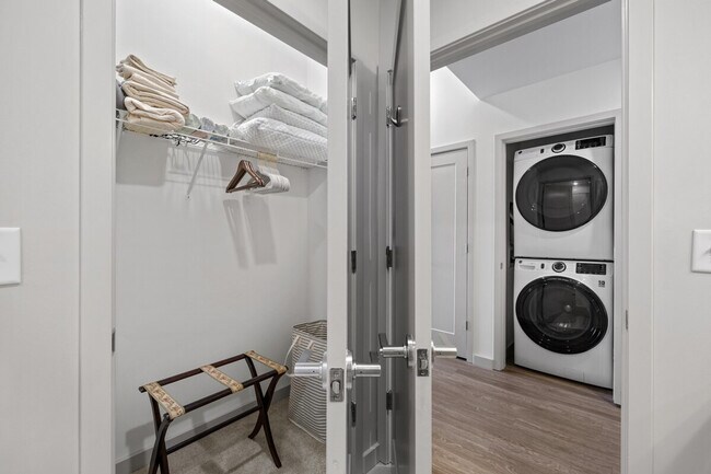 Building Photo - 505 16th Ave S