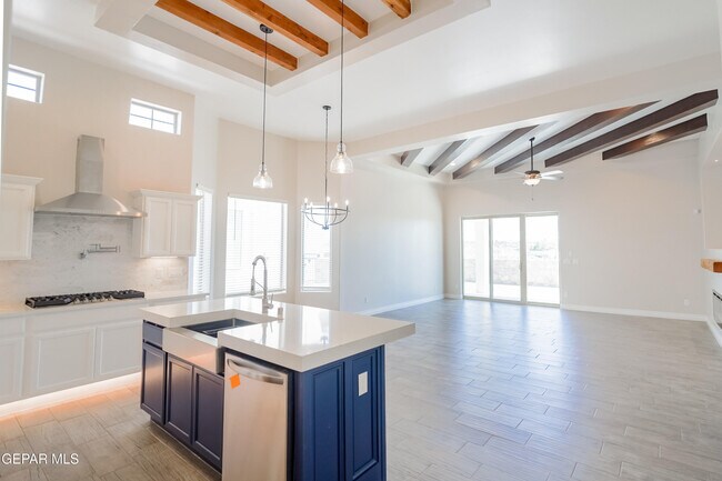 Building Photo - 13368 Emerald Glass Dr