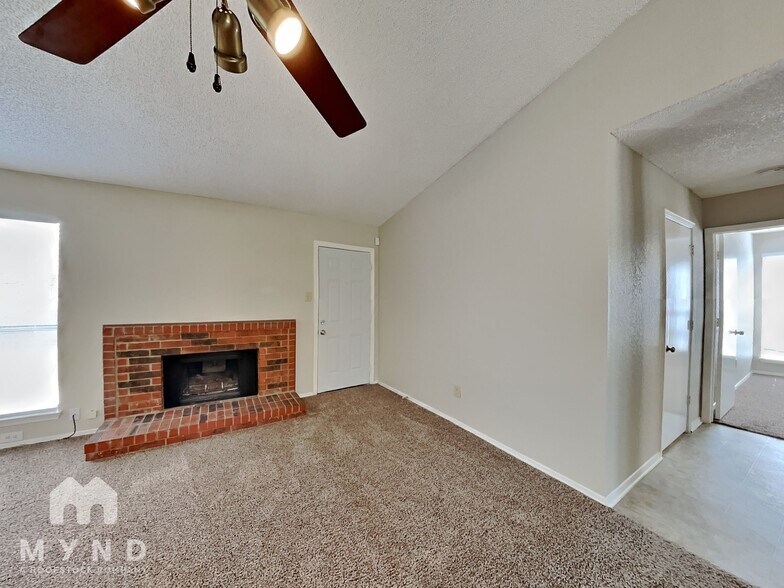 Building Photo - 2306 High Star Dr