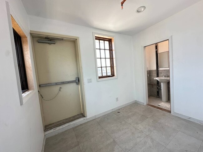 Building Photo - 138 Dwight St