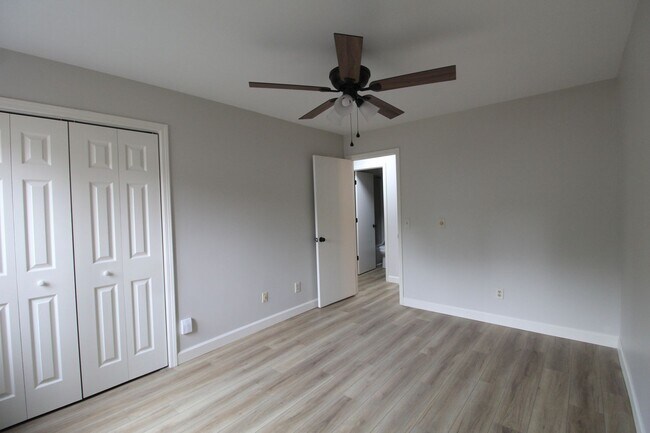 Building Photo - 1112 Blue Ridge Dr