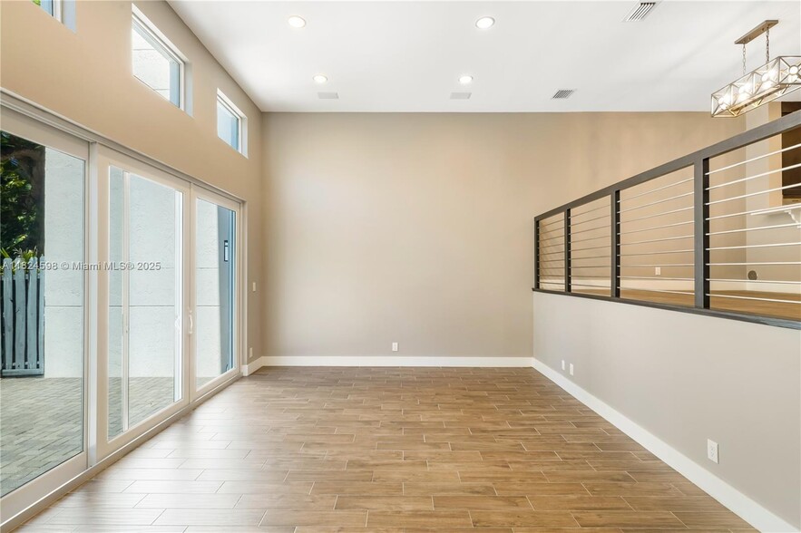 Building Photo - 1707 E Las Olas Blvd