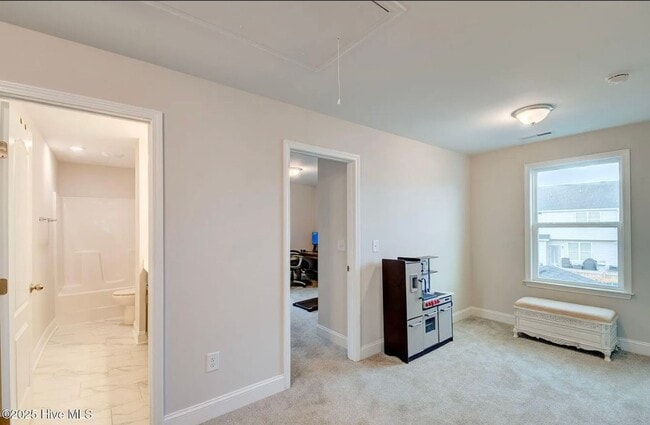 Building Photo - ***Special Offer*** Single Family Home in Desirable Neighborhood