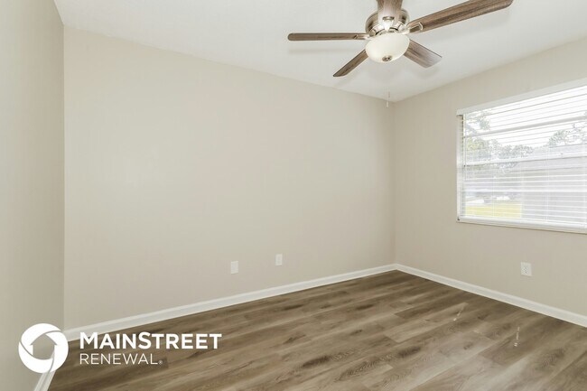 Building Photo - 8162 Cayuga Trail W