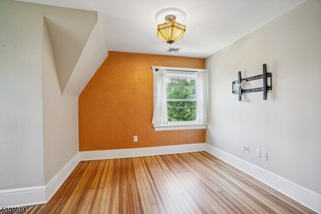 Building Photo - 184 Bellevue Ave
