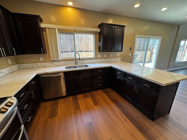 Building Photo - 5 Bedroom Home in El Cajon